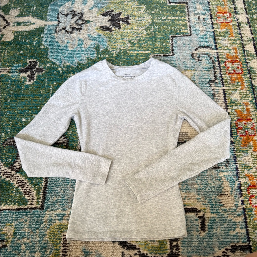 Abercrombie Essential Tuckable Long Sleeve baby tee